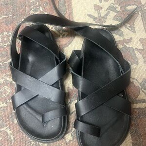 Black Strappy Sandals - Liberté